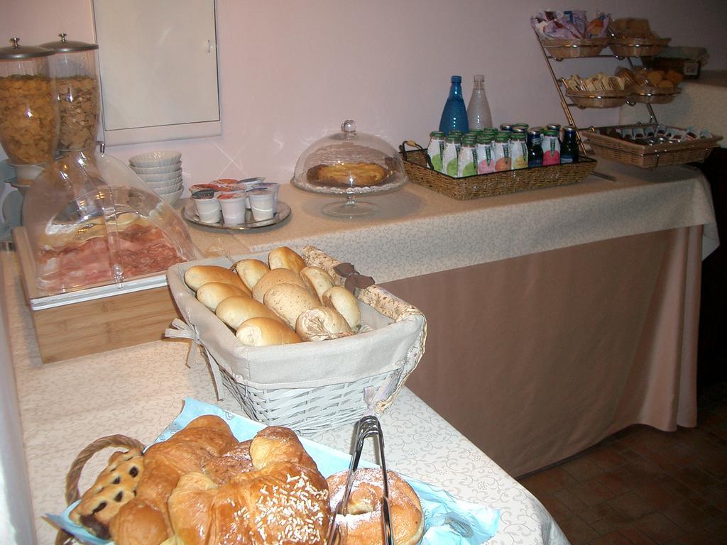 B&B Borgo Tre Case Cavriana Exteriör bild
